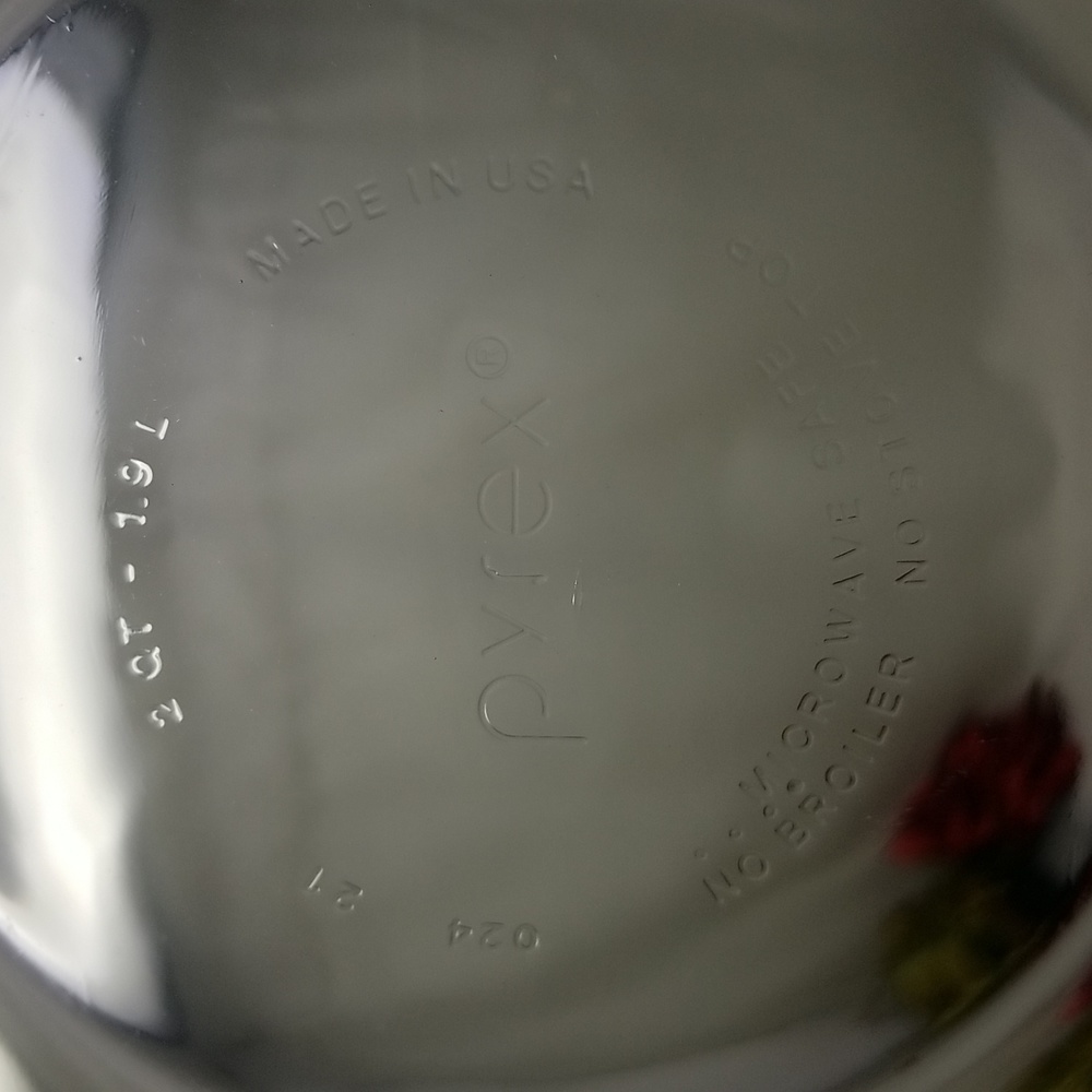 Pyrex Amethyst Purple Two Quart Cassarole Dish - Picture 4 of 13
